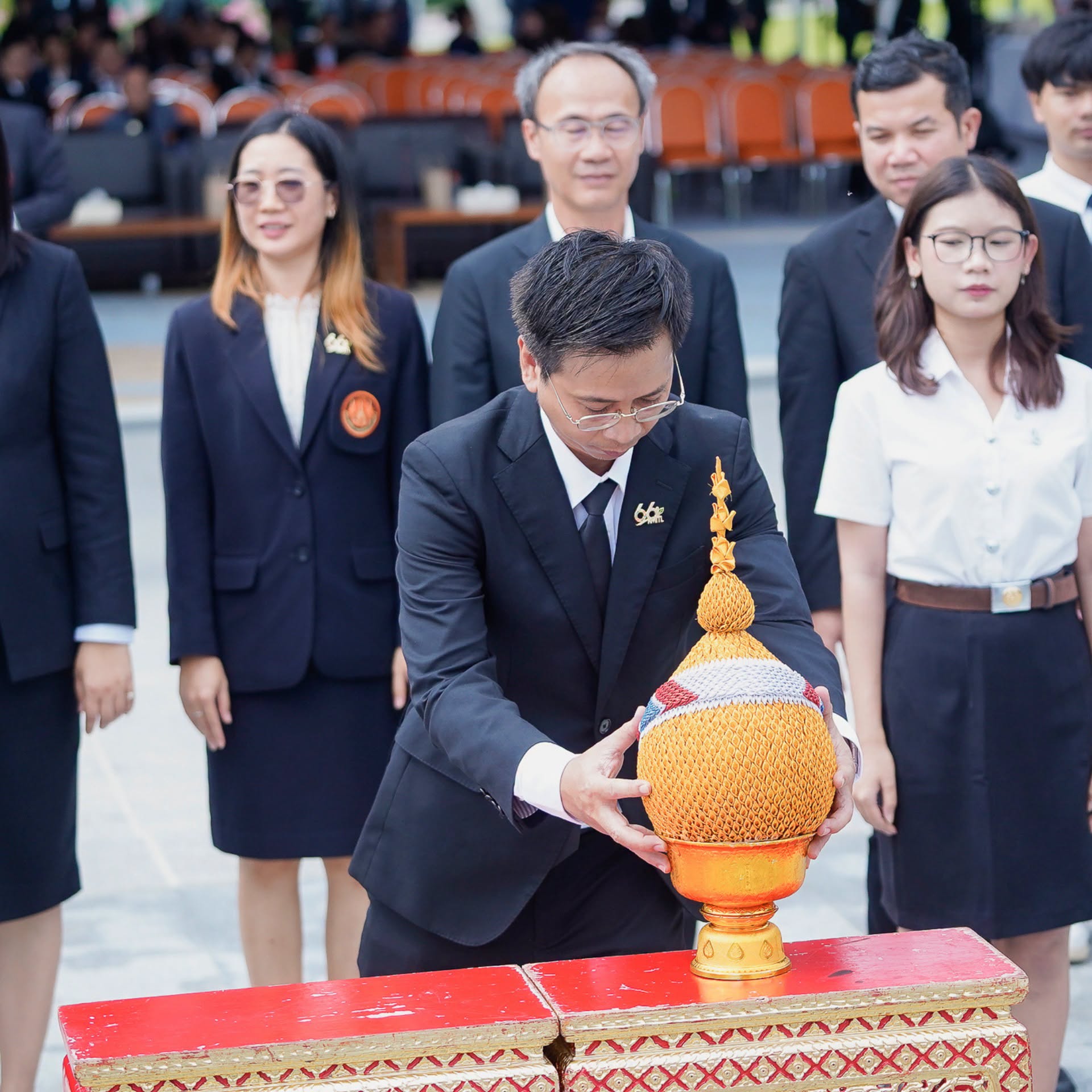 ภาพพิธีวางพานพุ่มถวายราชสักการะ ภาพที่ 1