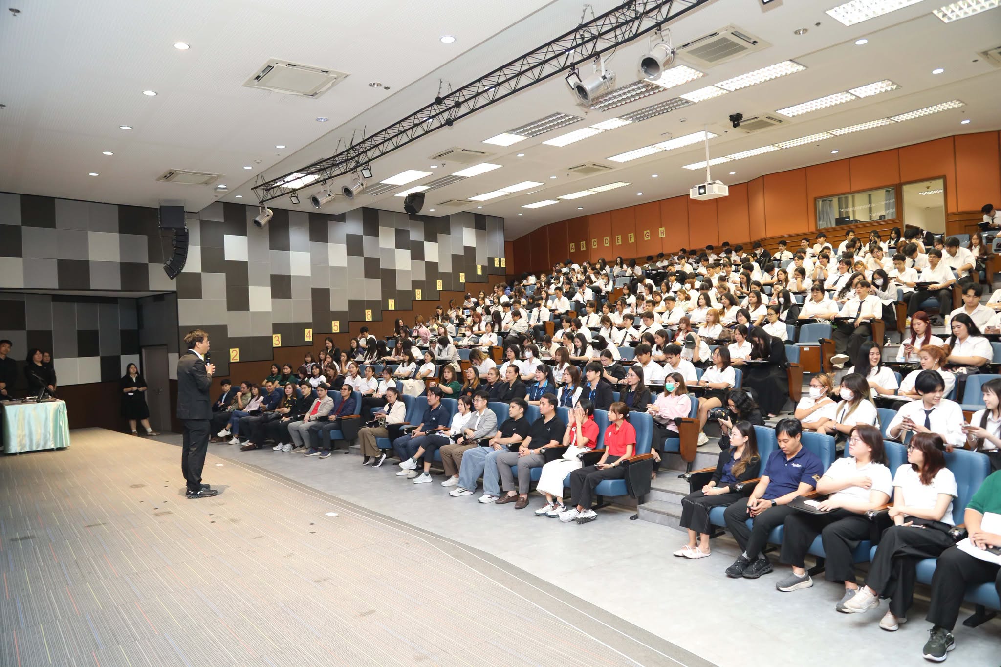 ภาพบรรยากาศ Job Fair & Internship ภาพที่ 3